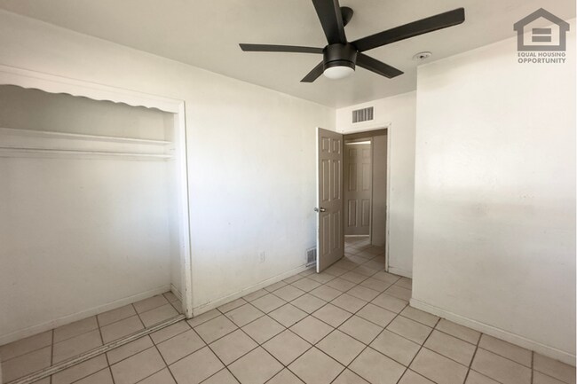 Building Photo - 4Bed/2Bath House at Glendale Ave/19th Ave! Ready for Immediate Move-In! – RV GATE! NO HOA!