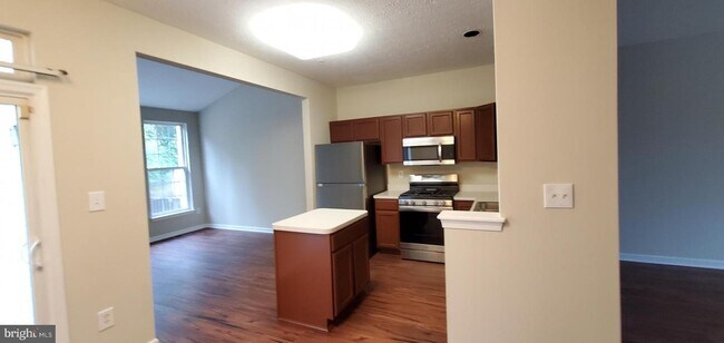 Building Photo - 2839 Settlers View Dr