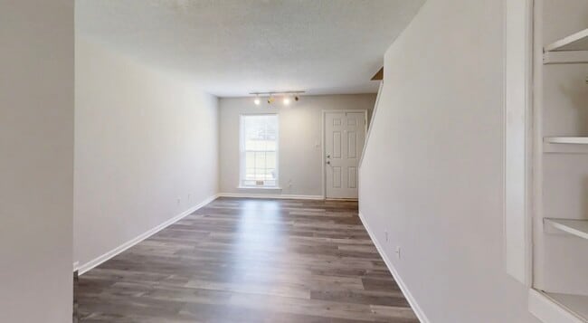 Building Photo - 1309 W Meadowview Rd