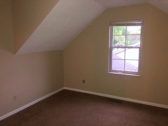 Building Photo - Charming 4-Bedroom Cape Cod Home in Knoxville