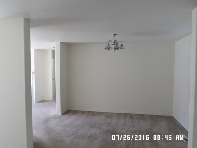 Building Photo - 3 Bedroom, 2 Bathroom Home with a 2 Car Ga...