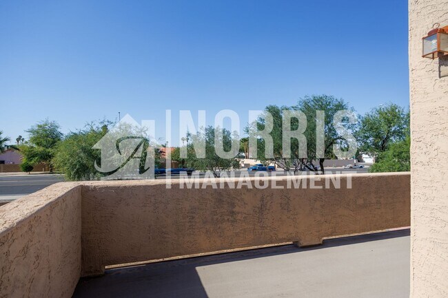 Building Photo - Beautiful Home with a POOL Service Included