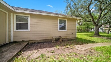 Building Photo - 2216 Avenue F