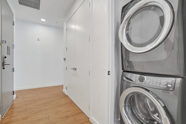 Building Photo - 1220 17th St