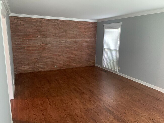 Building Photo - Charming 4B/3.5B Home!