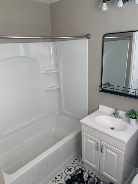 Building Photo - 1814 W Summit Ave.