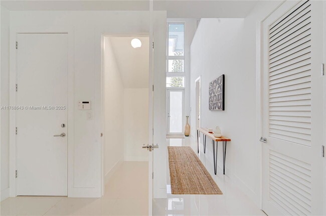 Building Photo - 1805 NW 22nd Ct