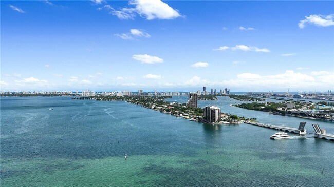 Building Photo - 1800 N Bayshore Dr