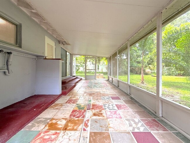 Building Photo - 2/2 Home in College Park with lots of char...