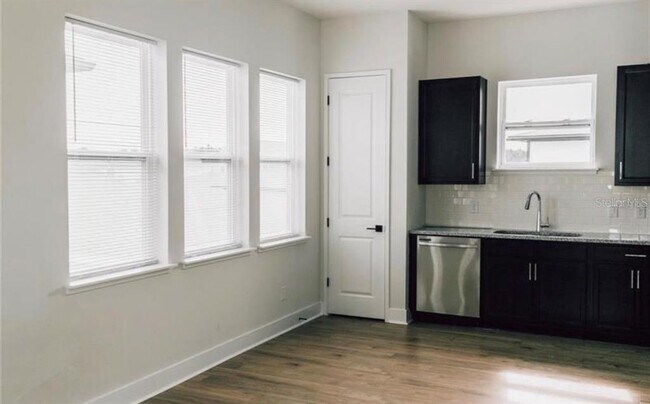 Building Photo - 6824 Bridgman St