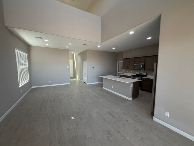 Building Photo - 40946 W Hillman Dr