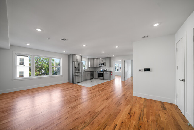 Building Photo - Park & Main Luxury Rentals