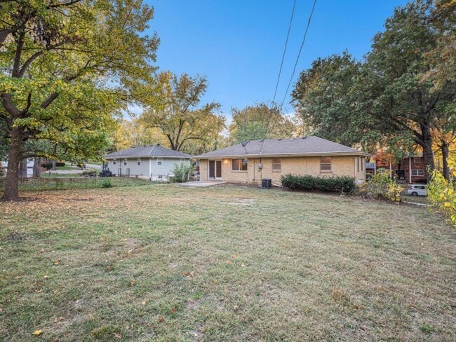 Building Photo - 1008 SW 14th St Terrace