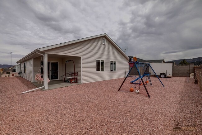 Building Photo - Spacious Family Home in Parowan