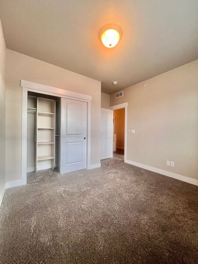 Building Photo - 3 bedroom/2.5 bath Condo with attached 2 car garage In Fossil Lake Subdivision in Fort Collins, CO