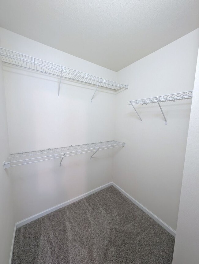 Building Photo - End Unit Townhome!  Over 1500 Sq Ft!  Harr...