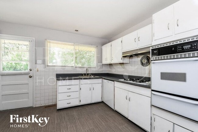 Building Photo - 1335 Pepperhill Dr