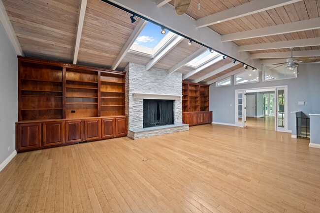 Building Photo - 1161 Winwood Dr