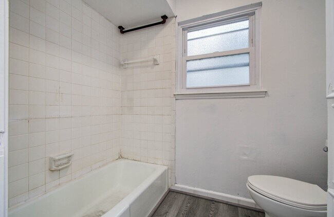 Building Photo - 674 Ravensworth Dr