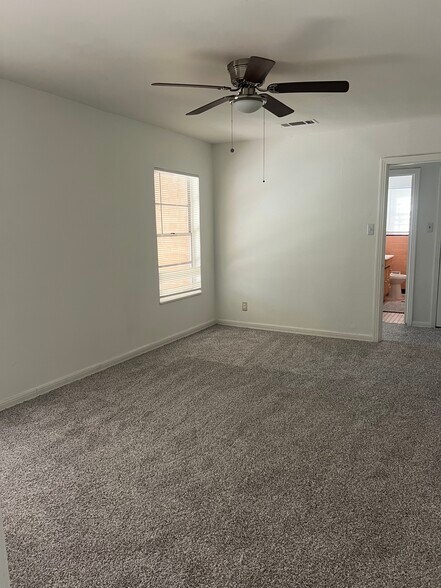 Building Photo - 126 E Colonial Dr