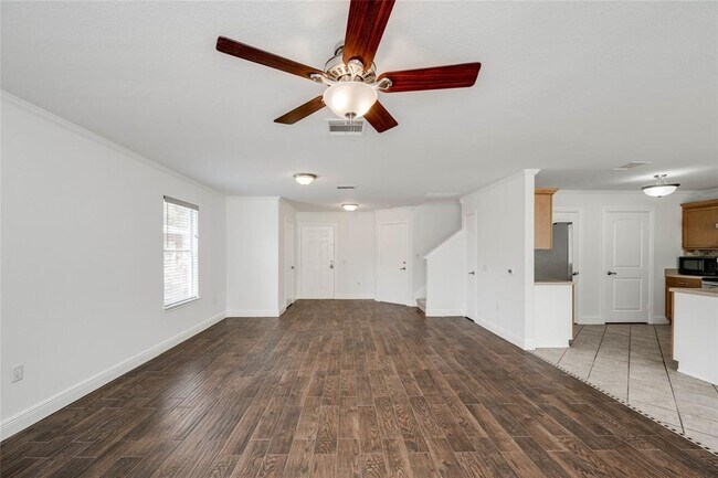 Building Photo - 8705 Davis Oaks Trail