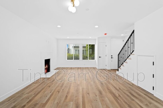 Building Photo - 1065 Dover Dr