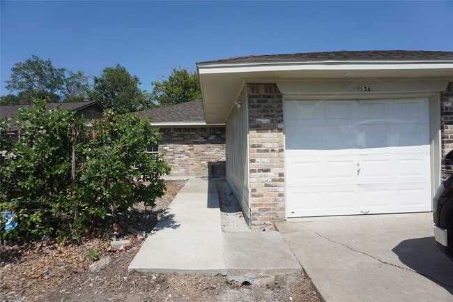 Building Photo - 1913 Normal Park Dr