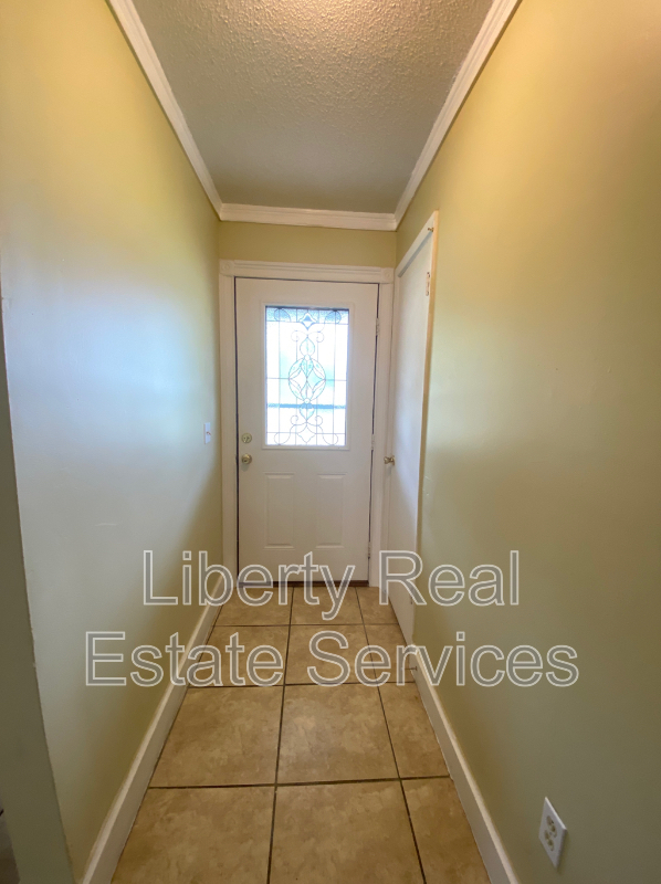 Building Photo - 137 Deerwood Ct
