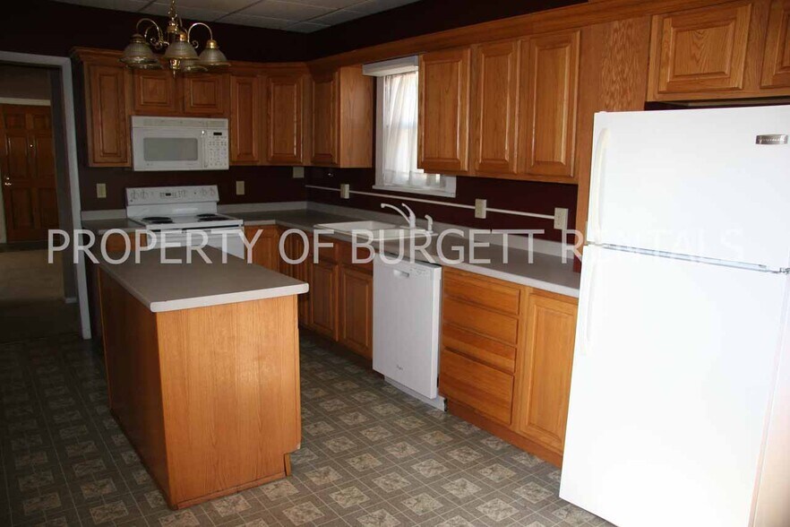 Building Photo - 308 W Stadium Ave