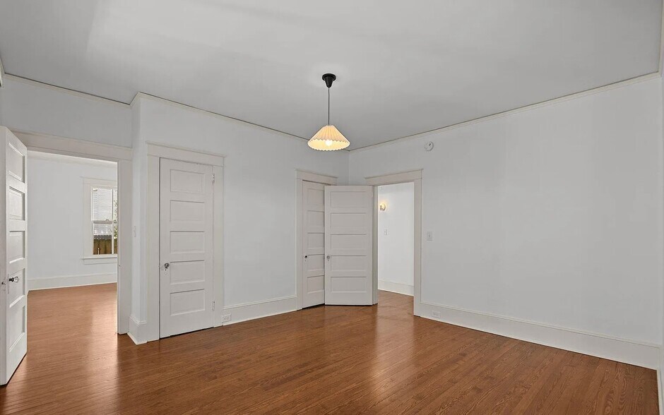 Bedroom - 1904 Wolcott Ave