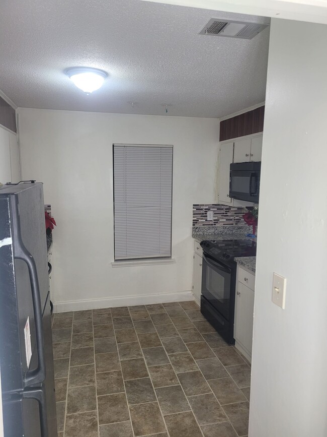 Building Photo - 139 Thomas Dr