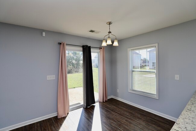 Building Photo - 1009 Providence Plantation Dr