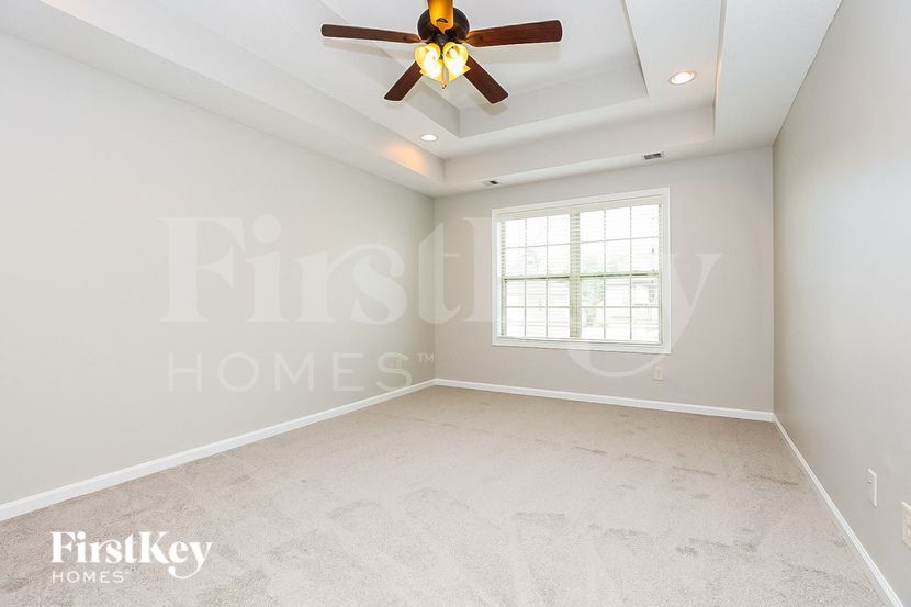 Building Photo - 698 Ellie Nat Dr