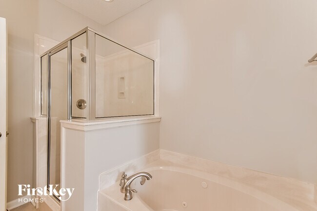 Building Photo - 10178 Rathmore Dr