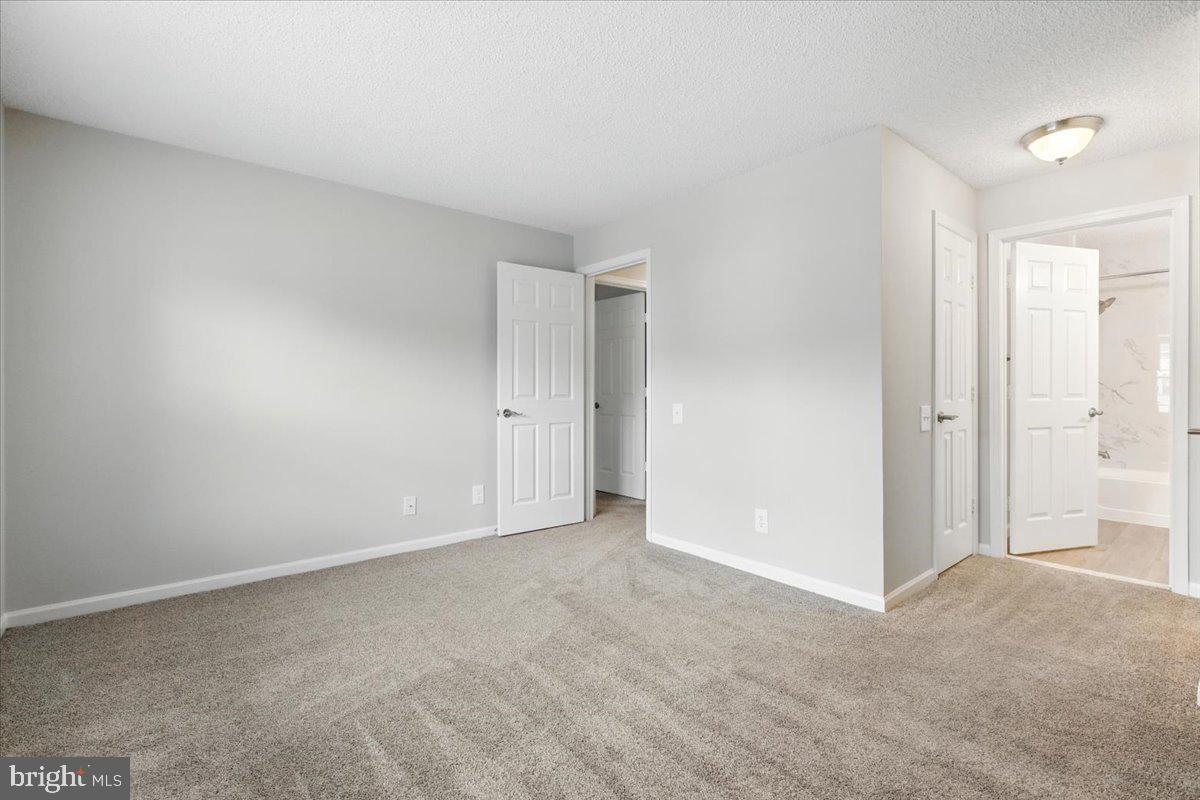 Building Photo - 12001 Golf Ridge Ct