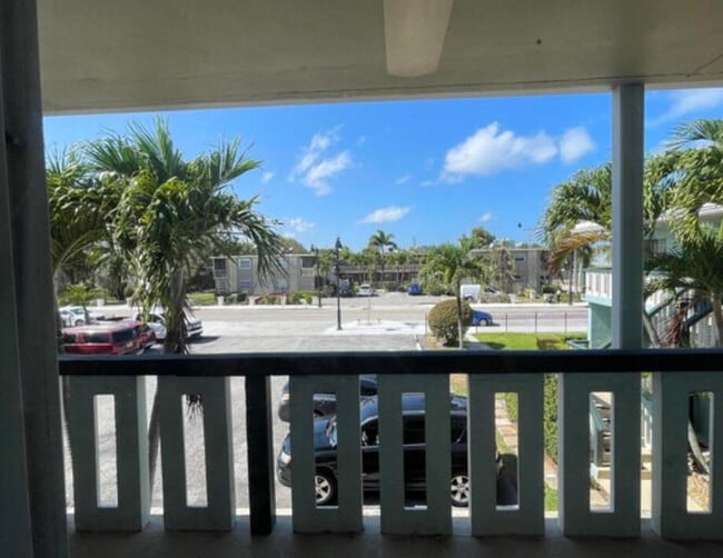 Building Photo - 306 E Ocean Ave