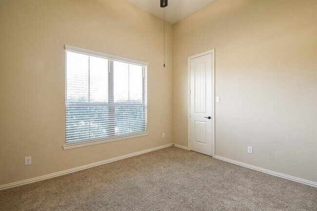 Building Photo - 21911 Avalon Queen Dr