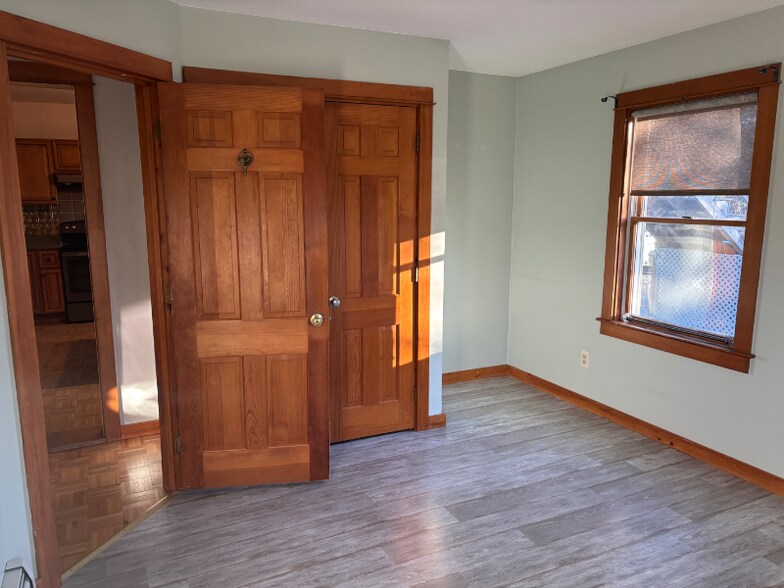 Building Photo - 34 Pleasantdale Ave