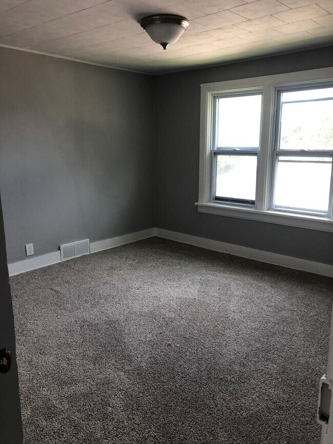 Building Photo - 135 Broad St