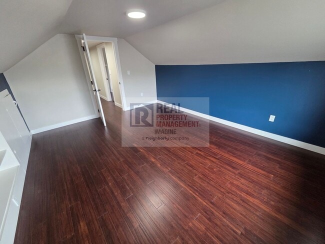 Building Photo - Check out this beautiful 4 bedroom, 2 bath...