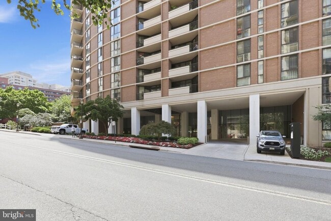 Building Photo - 4620 N Park Ave
