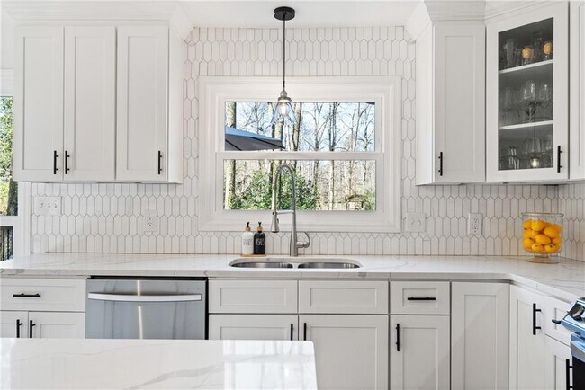 Building Photo - 181 Arrowood Ln