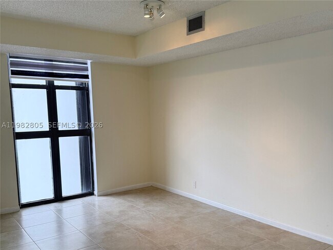 Building Photo - 4000 Towerside Terrace