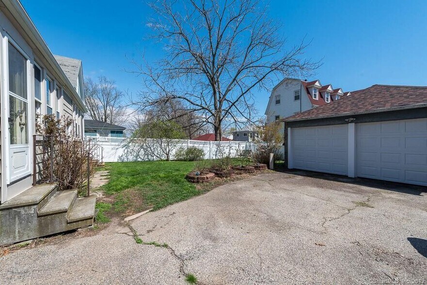 Two car Garage - 24 Bellevue Place
