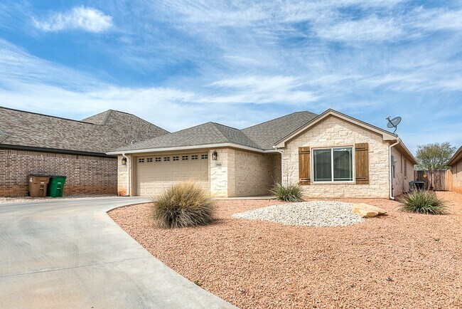 Building Photo - COMING AUGUST 2026 | Beautiful 3-Bedroom Home in the Bluffs Neighborhood!