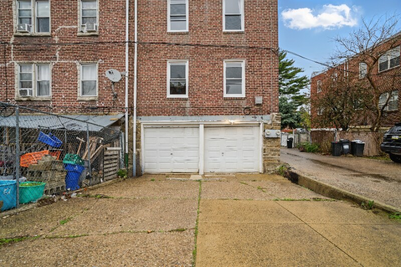 Building Photo - 1452 Hellerman St
