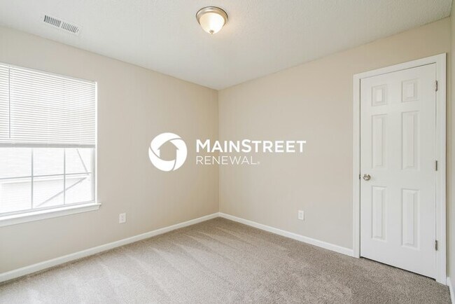 Building Photo - 5 Bedroom Pet-Friendly Home in Douglasville, GA with Main Street Renewal