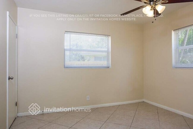 Building Photo - 401 NW 8th Ct