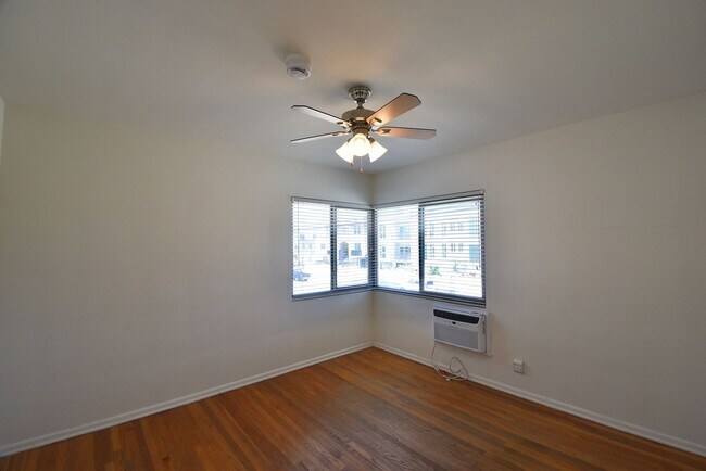 Building Photo - 5103 Cahuenga Blvd