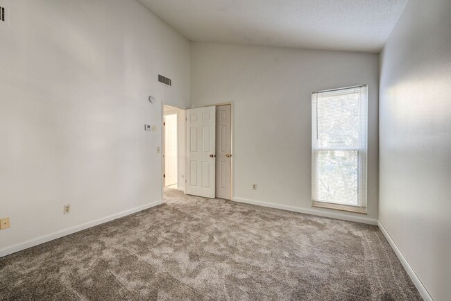 Building Photo - Live the Lake Lifestyle! 3-bedroom, 1.5-bath Condo